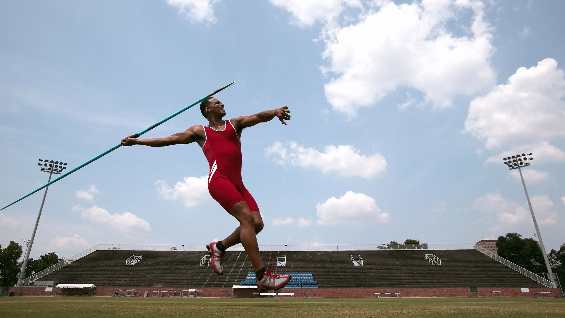恩佐一剑封喉，当拜仁铁骑碾过波斯高原的足球史诗
