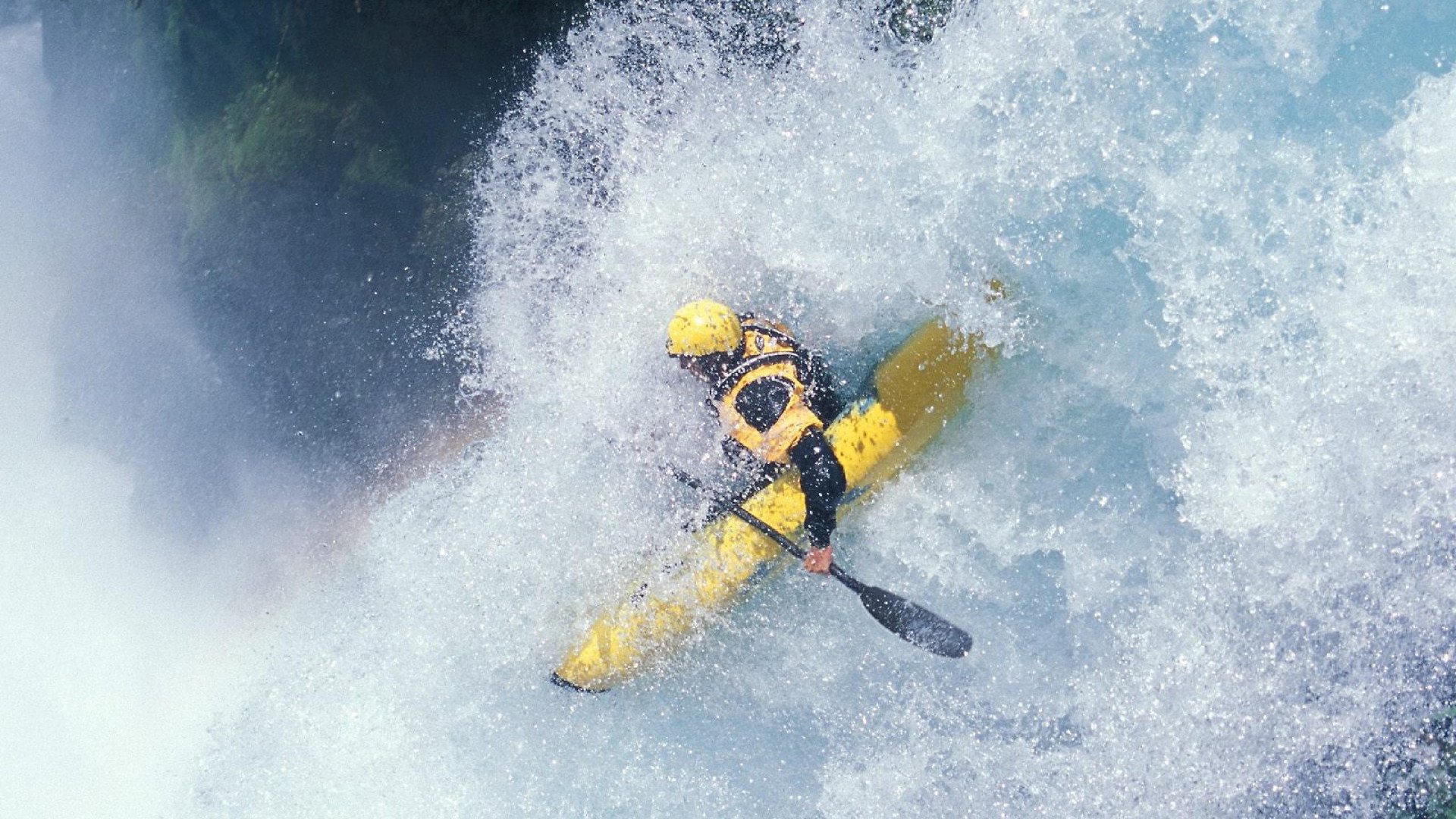 当阿尔及利亚的沙漠风吹过玻利维亚的赛道，一场提前终结的F1年度争冠心理战